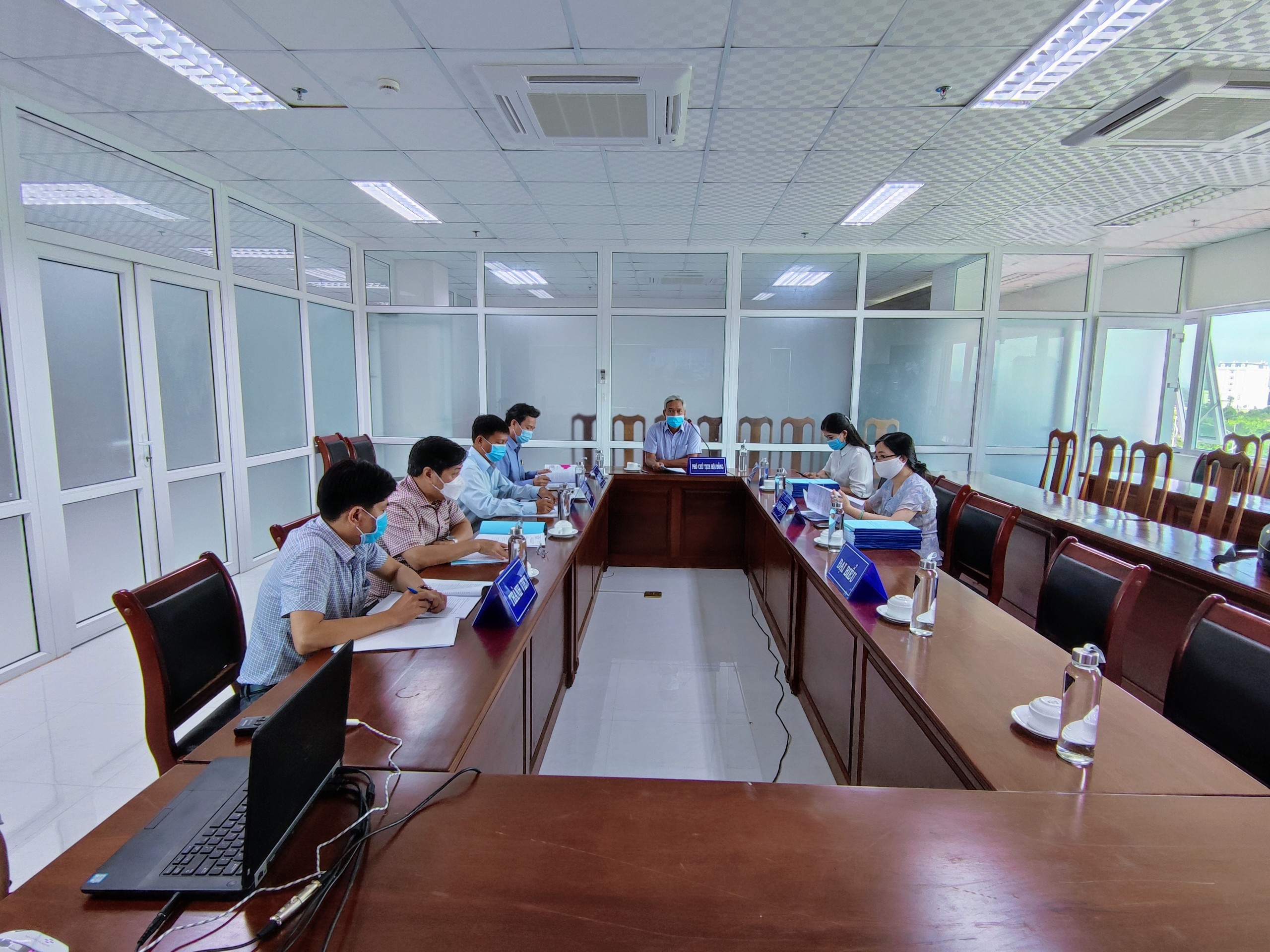 Hội đồng tư vấn đánh giá, nghiệm thu dự án “Xây dựng, quản lý và phát triển nhãn hiệu chứng nhận cho các sản phẩm dược liệu tỉnh Kon Tum”