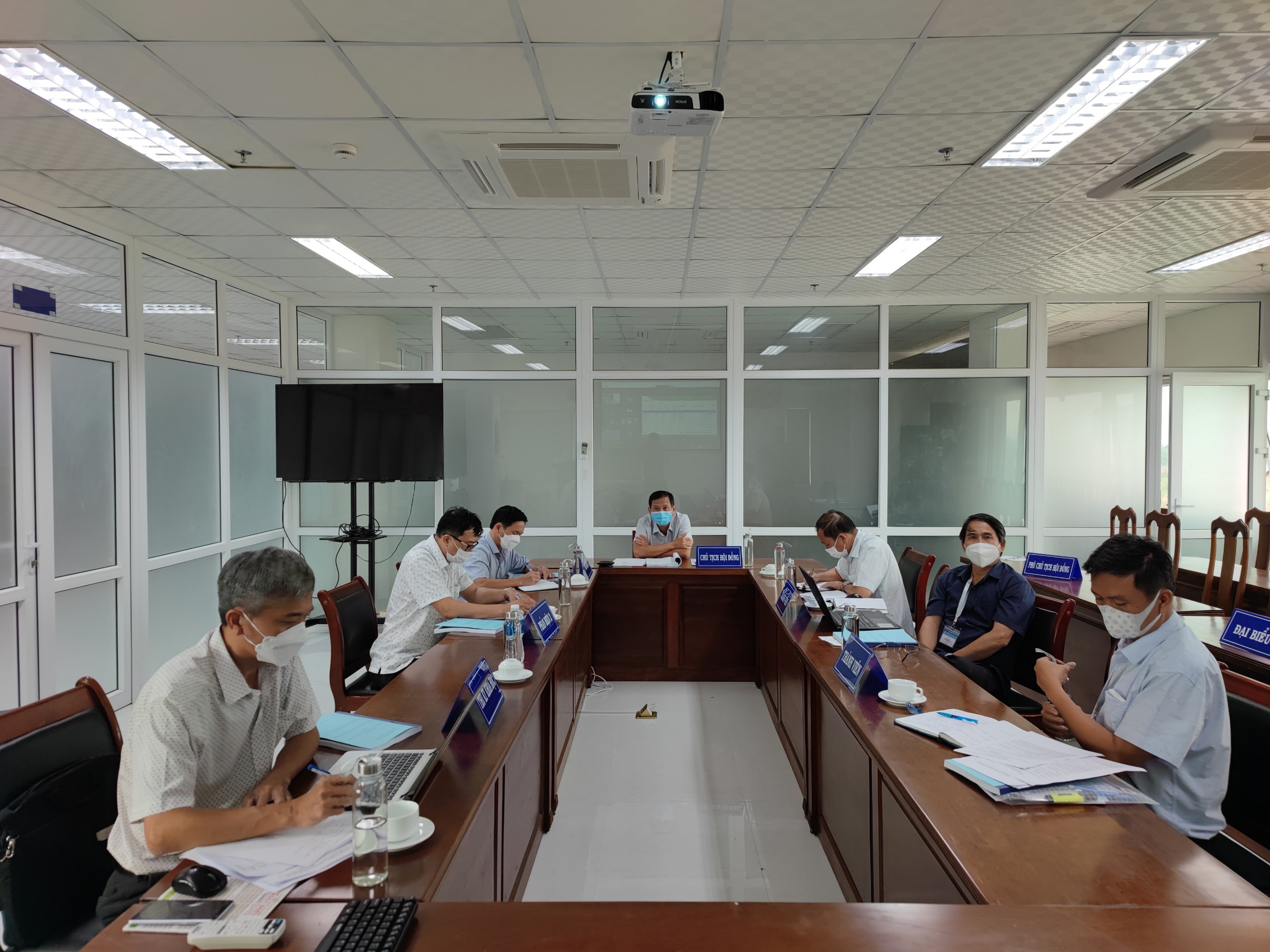 Hội đồng tư vấn xét giao trực tiếp tổ chức, cá nhân chủ trì thực hiện đề tài “Đánh giá tính thích nghi của loài Giổi ăn hạt (Michelia tonkinensis) ở tỉnh Kon Tum”